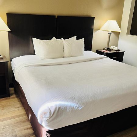 Econo Lodge Inn & Suites מונרו מראה חיצוני תמונה